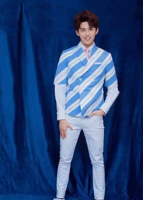 同为娱乐圈新生代"老戏骨",刘昊然和吴磊的西装照谁更戳你心?