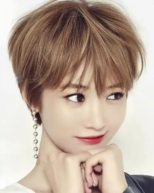 冬天剪什么短发好看 这个秋冬季日系中短发很潮