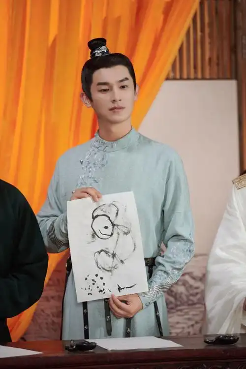 杨旭文超话90#熠熠生辉欢喜大赏#执笔开画,寓意何为?