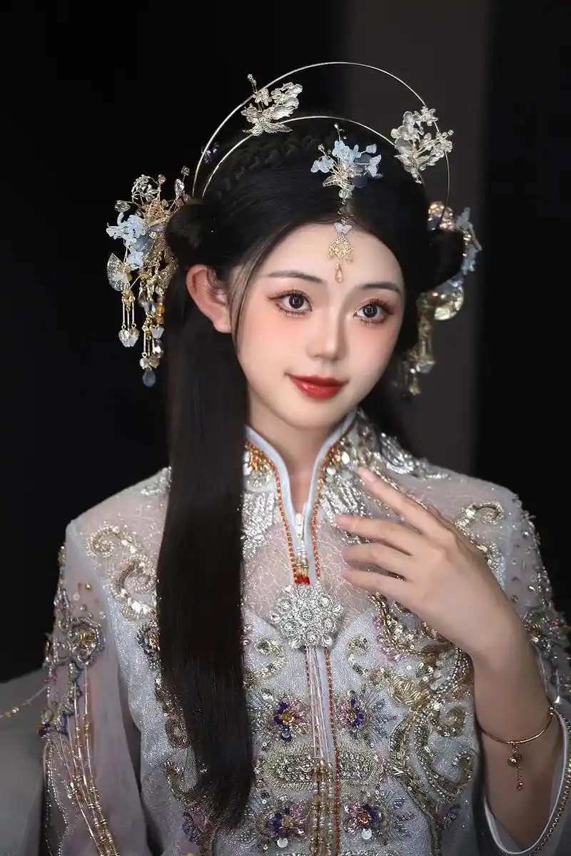 披发中式造型|大同新娘跟妆.超少女96上披发秀禾造型 - 抖音