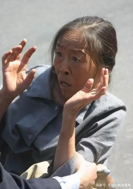 "丑娘"张少华:3岁丧父,62岁爆红,71岁深陷争议,75岁去世