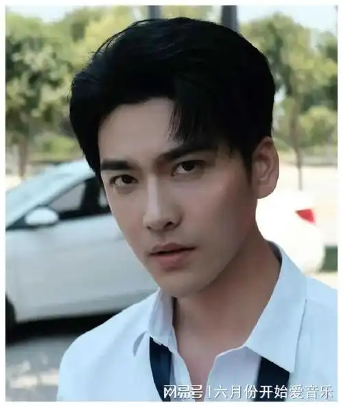 20位当红短剧男演员谁最霸道最总裁按评论区热度排名