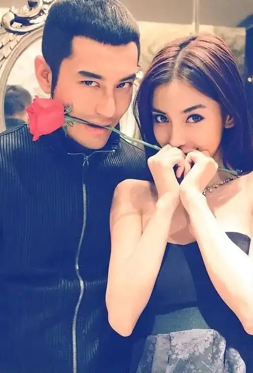 杨颖微博解封首发文,眼睛大了一圈,头发秃了一块,评论