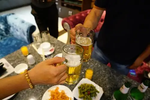 燕京啤酒早就成为北京酒类的代表,从小喝到大.