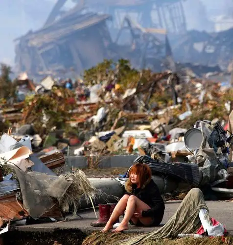 其中1923年的关东大地震和1995年的阪神大地震就不但分别造成了10万人