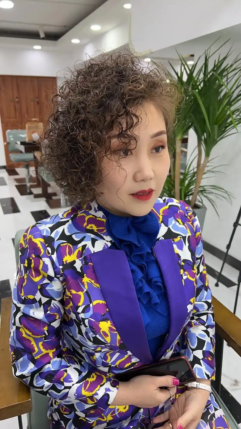 热烫冷烫 6月前·江苏 0 分享 回复 孝感发型设计【小飞哥】 作者 .