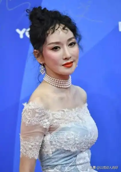 萨顶顶个人资料简介歌手萨顶顶的个人简历