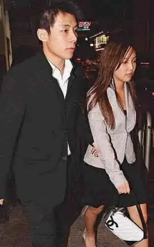 霍启仁偷食女友闺蜜致女友跳楼自杀 生前激吻照泄出