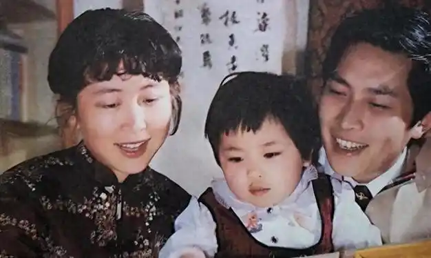 唐国强女儿唐莉母亲自杀让她为其复仇她怎么与继母亲如一家