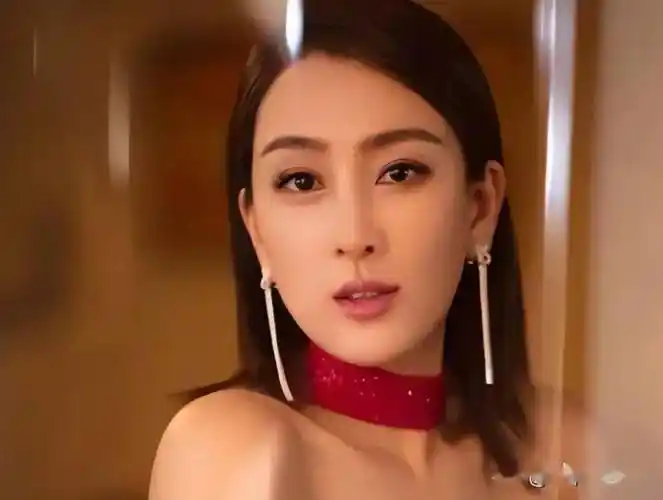 无论外界如何评价马苏,她在做头事件之后的确经历了一段低谷期.