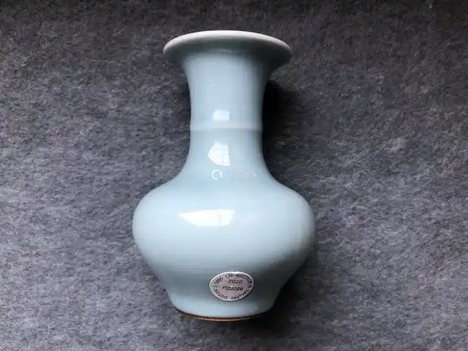 清天蓝釉直口弦纹瓶雍正年制款