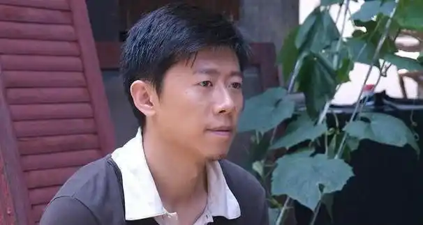 夏雨作为最年轻的影帝,不仅名声大噪,而且名利双收.