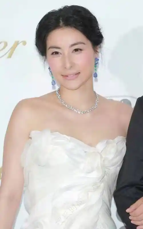 郭晶晶原来不只喜欢运动装搭配白裙一样美的震撼自带芬芳
