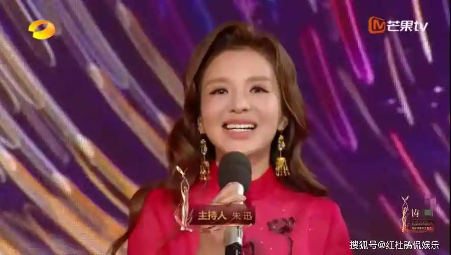 湖南卫视金鹰奖开闭幕式晚会4位主持人除了朱迅都在照着稿子念