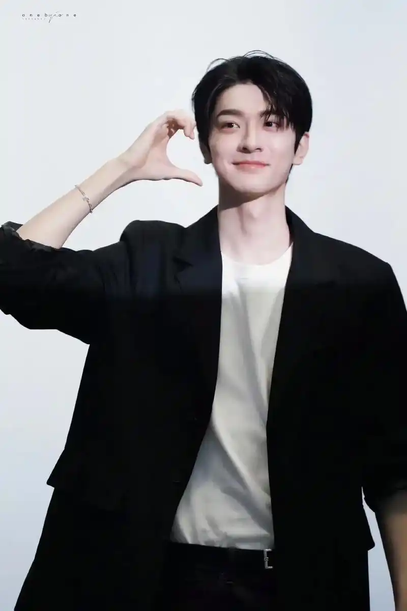 一周的朋友韩国路演 #林一 #生图 #185大帅哥 - 抖音