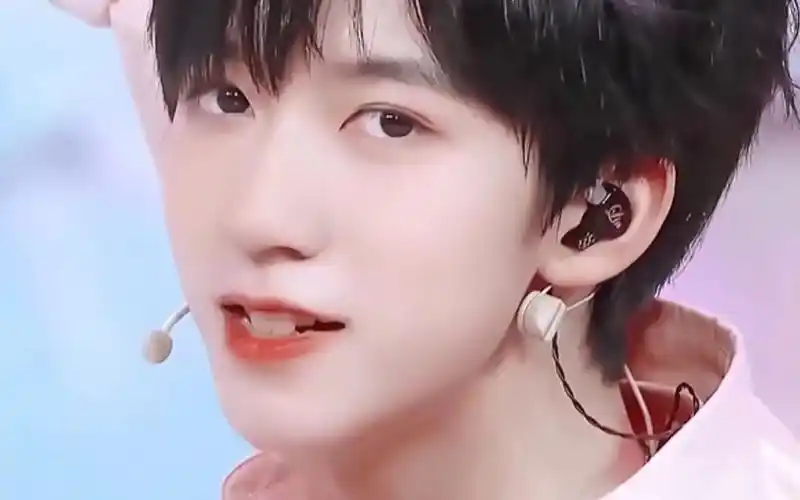 贺峻霖亲亲爱舞蹈挑战,每个动作都跳在了我的心巴上!