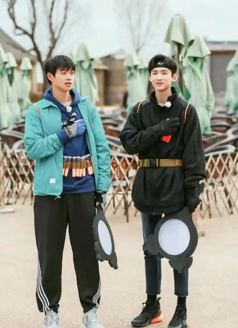 山花cp粉继续狂欢,白敬亭魏大勋合拍跳舞欢乐多 山花cp粉果然名不虚传