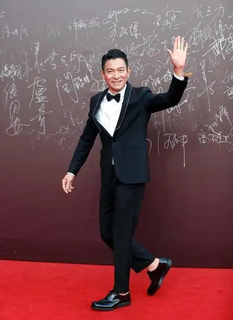 174cm的刘德华,174cm的梁朝伟,网友:看样子是华仔太低调了(刘德华身高