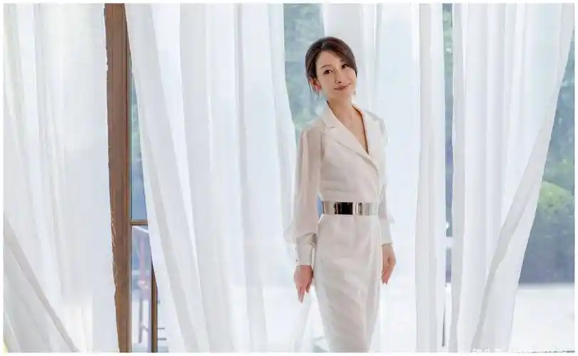 41岁秦海璐气质真棒!