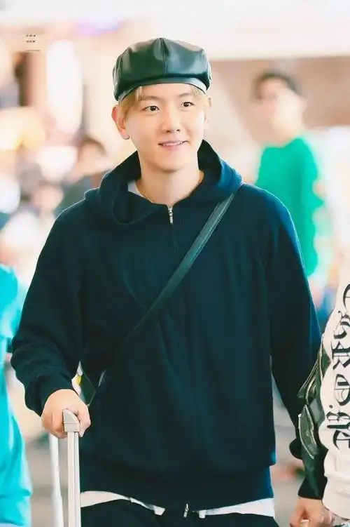 2185 76233198值得铭记的#边伯贤#机场造型7716615