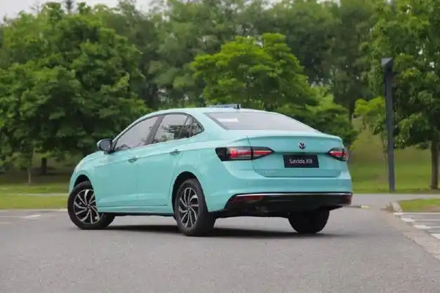 10万家轿新选择 试驾上汽大众朗逸新锐-新浪汽车