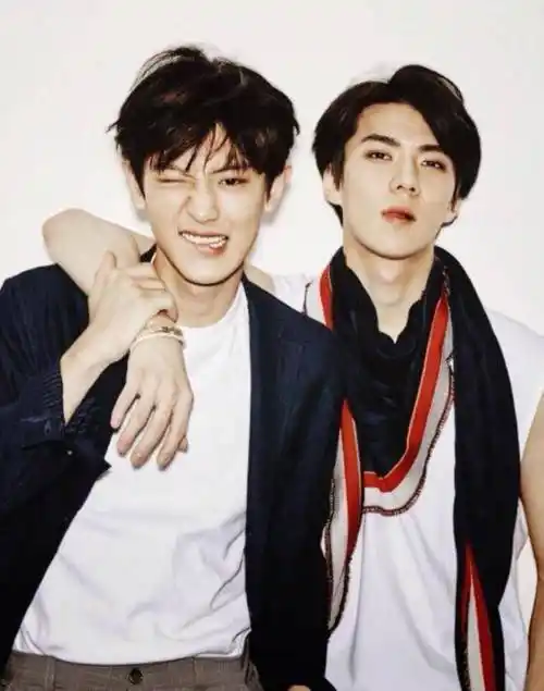 吴世勋朴灿烈都肿了,张艺兴造型却被夸_门面_都变_年龄