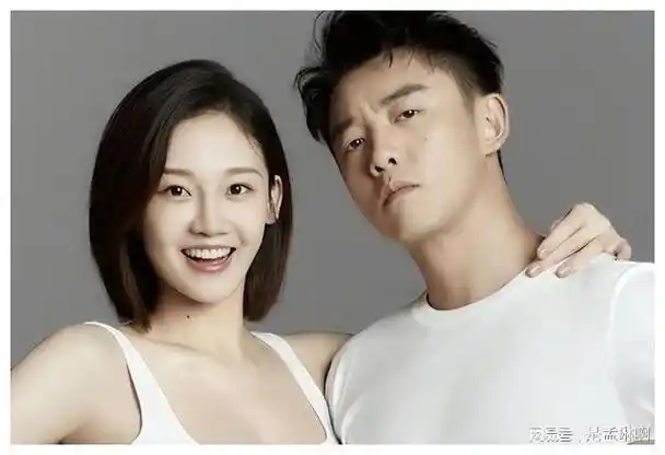 脖子上"草莓"明显,网友:郑恺你小子真行|发型|苗苗(演员)_网易订阅