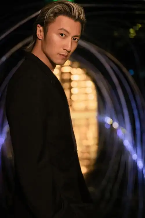 谢霆锋真空西装太顶了##电影海关战线##微博电影之夜