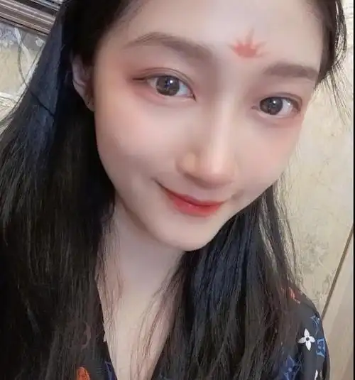 偶像包袱破碎!关晓彤晒搞笑看牙照,暴露20颗大白牙太狰狞