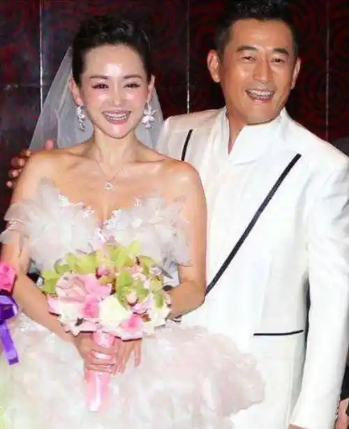 那年2004年,王志飞被小16岁的张歆艺吸引,回家就要和妻子分手_李健