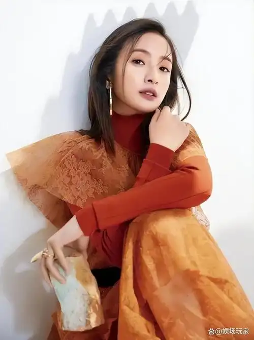 尽管林依晨在生活方面表现出色,但因为她在结婚时已经是"大龄",加之与