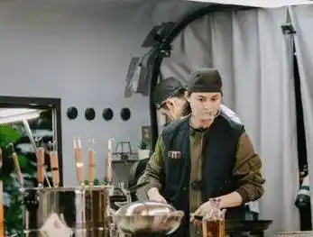 原创尹正羡慕暴瘦后的黄晓明为显瘦西服配腰带但效果并不明显