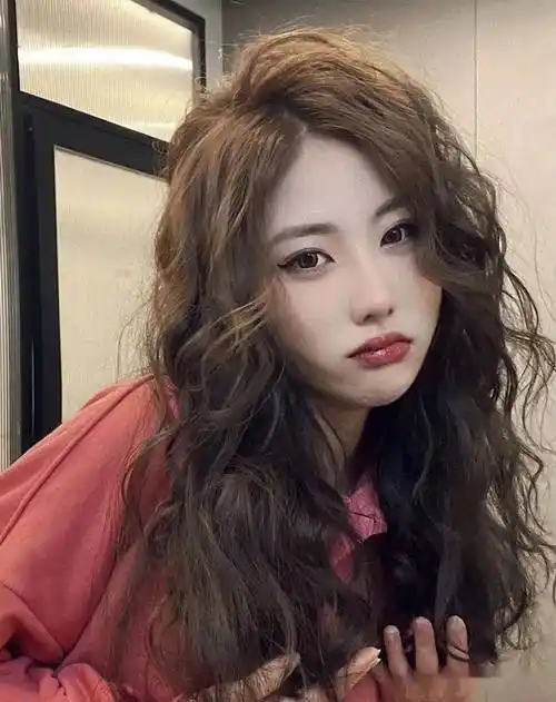 "复古全头烫",软萌好时尚._发型_中国_形象