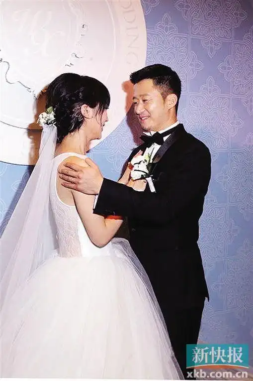 吴京拄拐杖迎娶谢楠奉子成婚调侃宝宝姓名