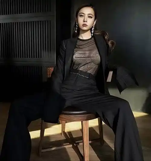 蔡依林太敢穿透视装不打马赛克不敢看观众吐槽不知道要看哪