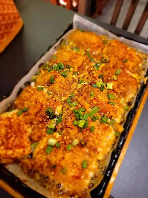 很棒的一家撸串串店,先来说说来吃的东西… 包浆豆腐,太无敌了,必点