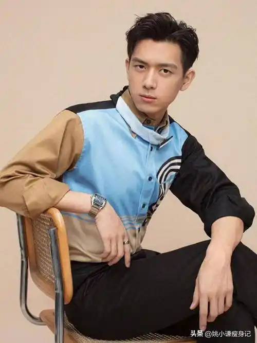 没错,李现曾经是一位体重超标的胖子,经过努