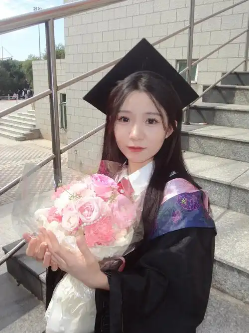 青春是无解的命题#学生时代 #毕业季 #女大学生 #学士服 - 抖音