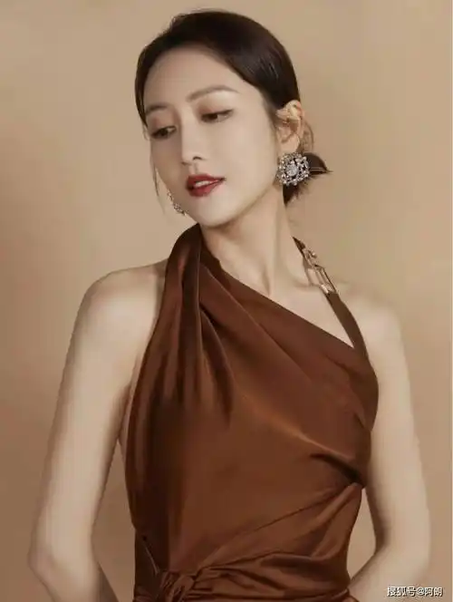 王鸥身材有多好?她和关晓彤站在一起,网友:对比强烈_艺术_观众_才华