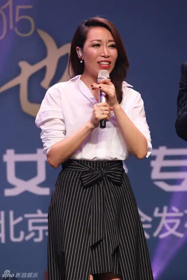 新浪音乐 10月20日,从"好声音"出道的歌手金池[微博]在京举办个人全新