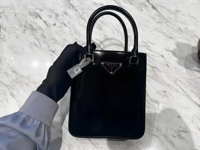 prada  #托特包  #mini  #mini托特  #pradamini  #光面  #漆皮