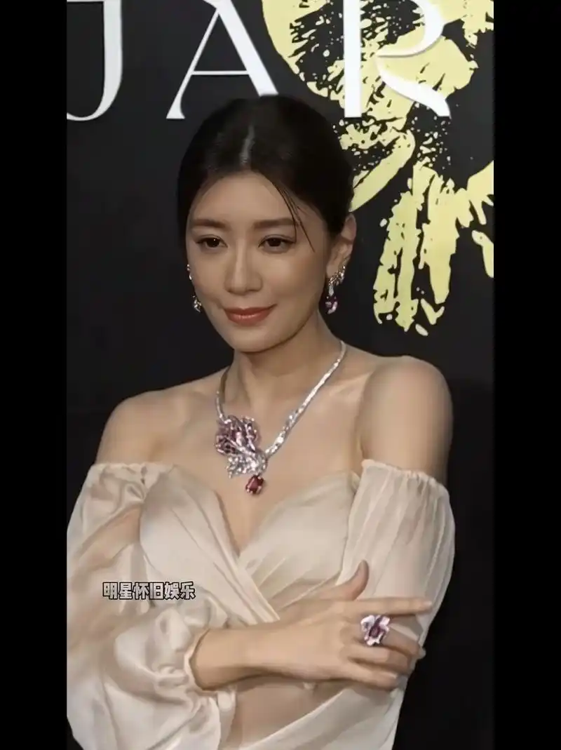 你能分出来这个是黄智雯还是贾静雯吗?太有味道了