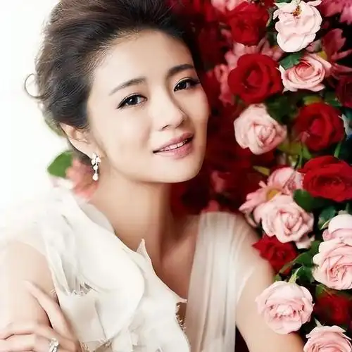 她们在娱乐圈中的生活选择截然不同,乔欣追求真实体验,安以轩凭借家庭