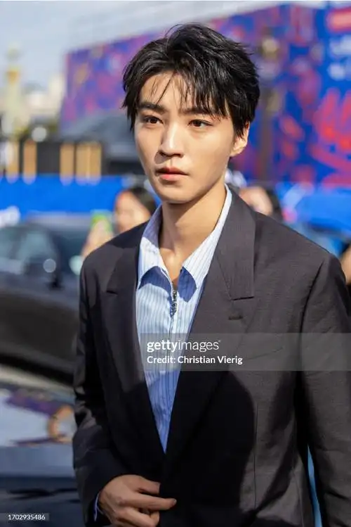 王俊凯 巴黎时装周