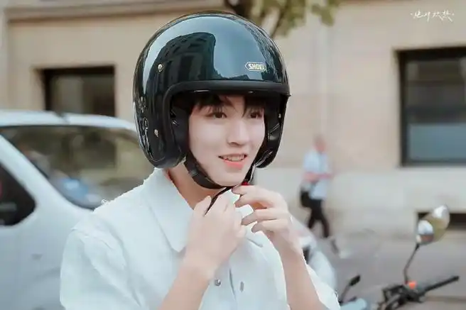 qq麻薯软欧小包#王俊凯cl代言人#05#王俊凯cl巴黎时装周