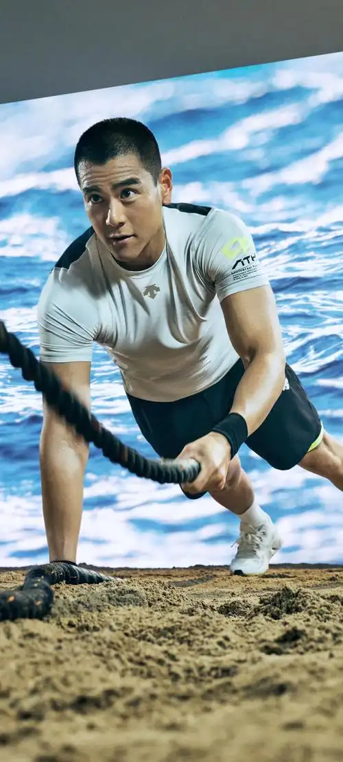 彭于晏攀爬手机壁纸