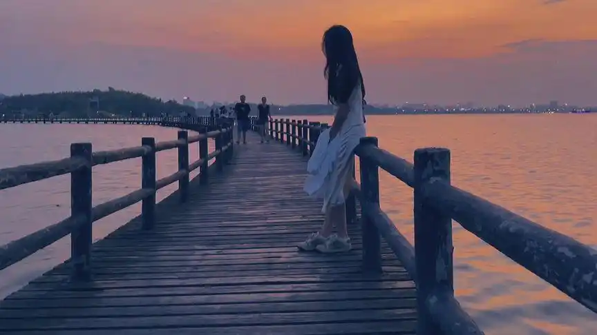 成年人的世界 每一种选择都会有遗憾,一个人走,慢点也没关系