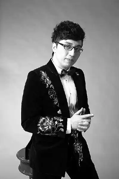 华少在内地综艺男主持里可以排第三吗?