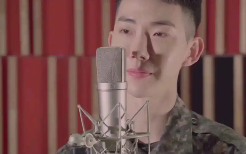 2am赵权我们是陆军正在服兵役的赵老师唱军歌啦好听好听好听