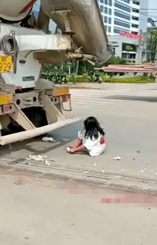 2死1伤3名少女惨遭搅拌车碾压视频触目惊心